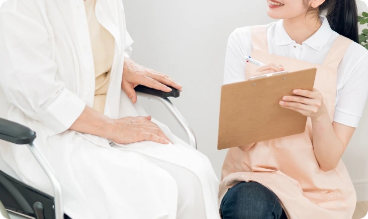 体温や血圧等で健康状態のチェックを行います。